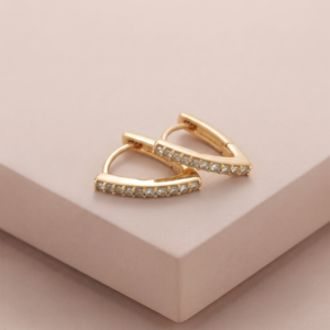 Brinco argola triangular com zircônias banho ouro 18k semijoia hipoalergênica
