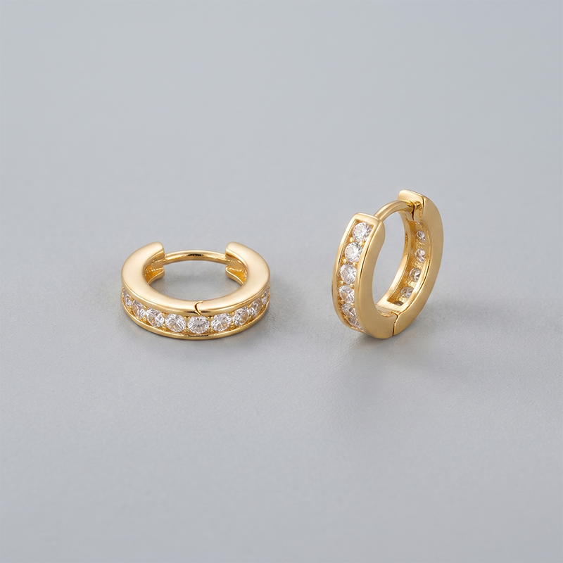 Brinco Argola para Cartilagem P Ouro 18k Brinco argola para cartilagem com zircônias tamanho P banho ouro 18k semijoia hipoalergênica