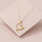 Colar coração infinito com zircônias banhado a ouro 18k hipoalergênico com acabamento delicado.