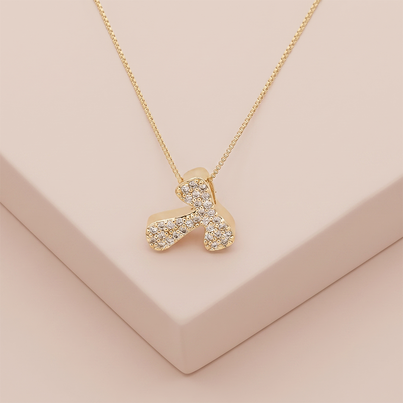 Colar Letra T com Zircônias Banho Ouro 18k olar letra T com zircônias banhado a ouro 18k hipoalergênico com acabamento delicado.