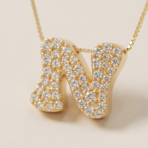 Colar letra N com zircônias banhado a ouro 18k hipoalergênico com acabamento delicado.