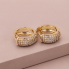 Brinco argola com zircônias em banho ouro 18k hipoalergênico Sejabelle Semijoias