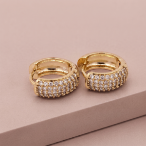 Brinco argola com zircônias em banho ouro 18k hipoalergênico Sejabelle Semijoias