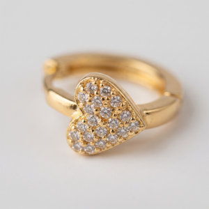Brinco argola com coração e zircônias banho ouro 18k hipoalergênico