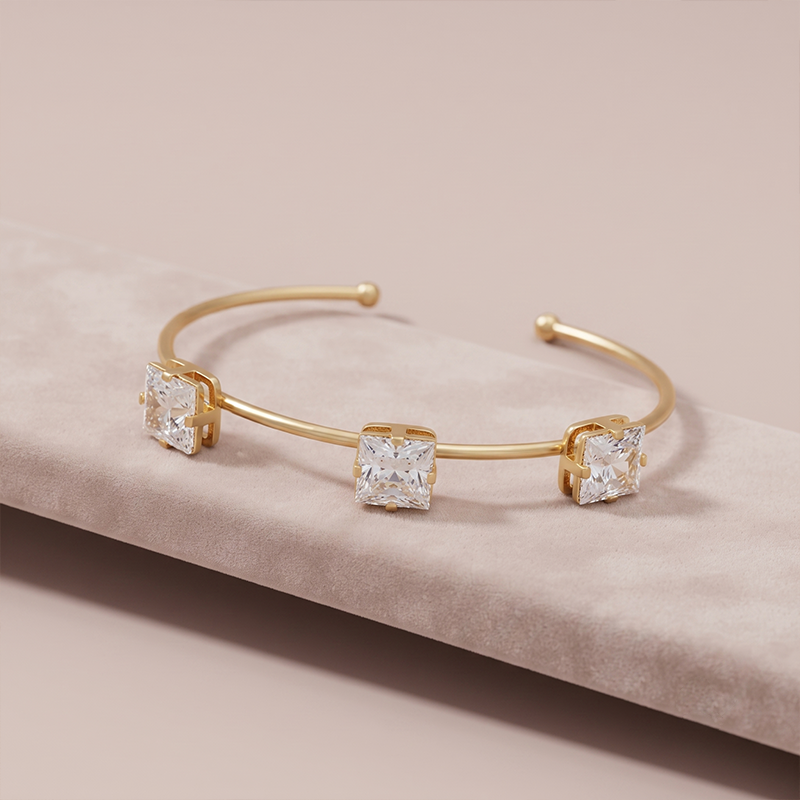 Pulseira bracelete com zircônias quadradas banho ouro 18k Pulseira bracelete com zircônias quadradas transparentes banho ouro 18k hipoalergênica