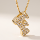 Colar letra F com zircônias banhado a ouro 18k hipoalergênico com acabamento delicado.