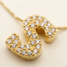 Colar letra S com zircônias banhado a ouro 18k hipoalergênico com acabamento delicado.