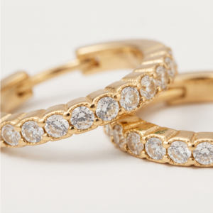 Brinco argola com zircônias banho ouro 18k tamanho G hipoalergênico