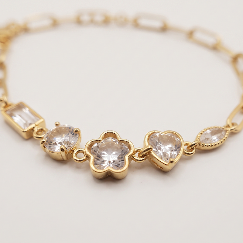 Pulseira com zircônias e corrente banho ouro 18k Pulseira com zircônias e corrente banho ouro 18k hipoalergênica