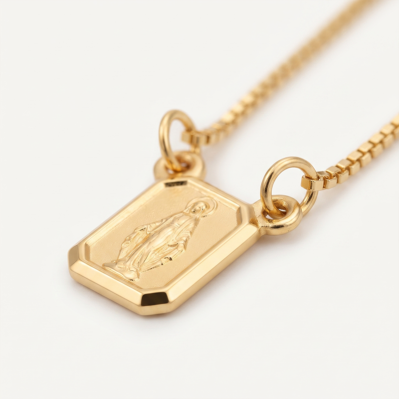 Colar escapulário Nossa Senhora Aparecida banho ouro 18k Colar escapulário Nossa Senhora Aparecida e Sagrado Coração de Jesus banho ouro 18k hipoalergênico.
