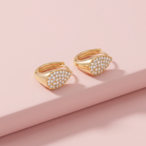 Brinco argola gota com zircônias em banho ouro 18k, semijoia feminina hipoalergênica e sofisticada.