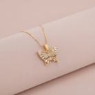 Colar borboleta com zircônias em banho ouro 18k, semijoia feminina hipoalergênica de brilho delicado.