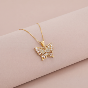 Colar borboleta com zircônias em banho ouro 18k, semijoia feminina hipoalergênica de brilho delicado.