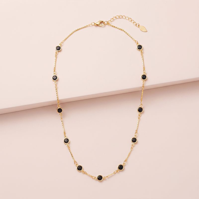 Colar Choker com Zircônias Pretas Ouro 18K Colar choker com zircônias pretas banho ouro 18k hipoalergênico para mulheres