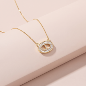 Colar oval cravejado com zircônias em banho ouro 18k hipoalergênico Sejabelle Semijoias