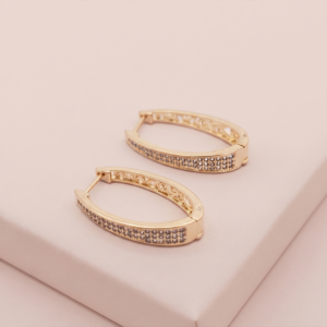Brinco argola tamanho G com zircônia transparente em banho ouro 18k hipoalergênico Sejabelle Semijoias