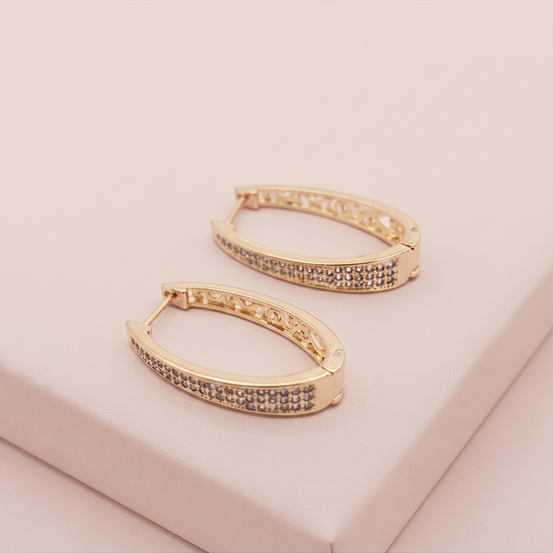 Brinco argola G com zircônia transparente banho ouro 18k Brinco argola tamanho G com zircônia transparente em banho ouro 18k hipoalergênico Sejabelle Semijoias