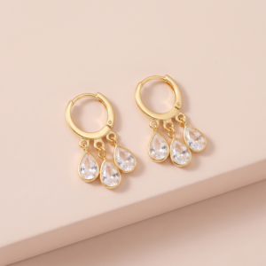 Brinco argola com 3 gotas de zircônia em banho ouro 18k hipoalergênico Sejabelle Semijoias