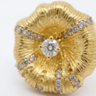 Brinco flor com zircônias banho ouro 18k hipoalergênico