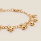 Pulseira com esferas metálicas pendentes banho ouro 18k hipoalergênica