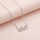 Colar infinito com zircônias em banho ródio, semijoia feminina hipoalergênica.