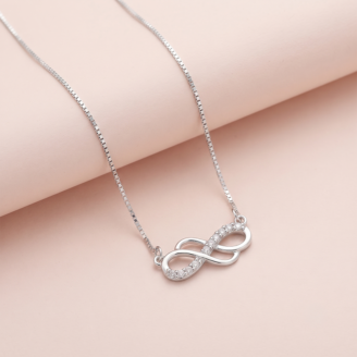 Colar infinito com zircônias em banho ródio, semijoia feminina hipoalergênica.