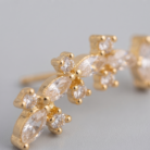 Brinco floral com zircônias e gota cristal banho ouro 18k semijoia hipoalergênica