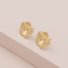 Brinco flor acetinada banho ouro 18k tamanho M hipoalergênico para mulheres