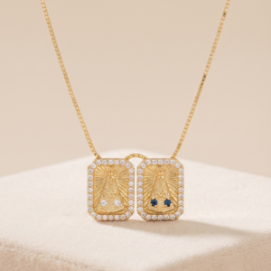 Colar escapulário Nossa Senhora Aparecida com zircônias banho ouro 18k hipoalergênico para mulheres