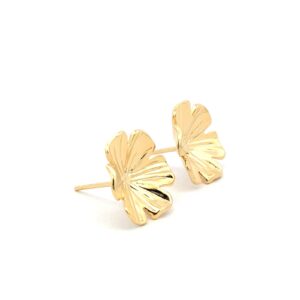 Brinco flor texturizada com banho ouro 18k hipoalergênico da Sejabelle Semijoias