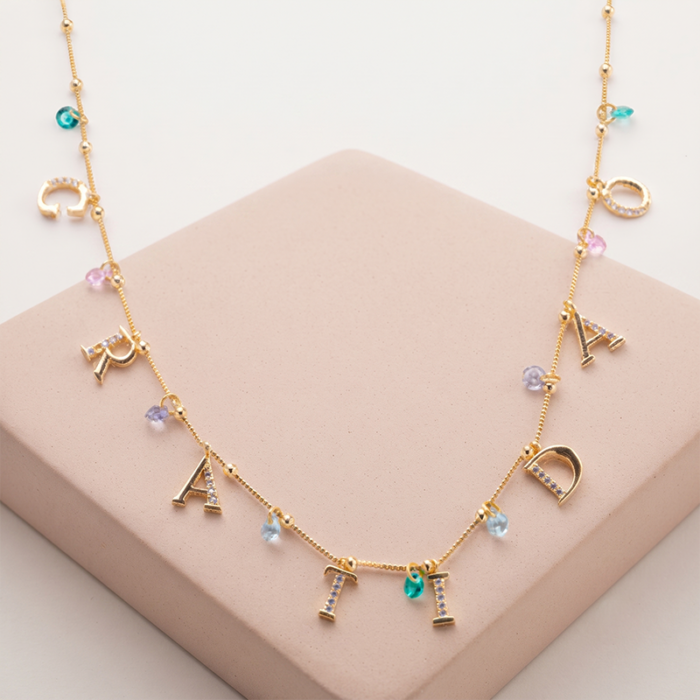 Colar gratidão com zircônias banho ouro 18k hipoalergênico com acabamento polido de alto brilho.
