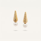 Brinco gota texturizada com pérola e banho ouro 18k, semijoia feminina hipoalergênica e elegante.