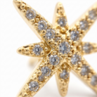 Brinco estrela com zircônias banho ouro 18k hipoalergênico com brilho delicado e acabamento sofisticado