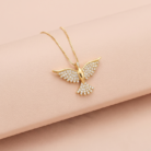 Colar Divino Espírito Santo com zircônias transparentes em banho ouro 18k, semijoia feminina hipoalergênica.