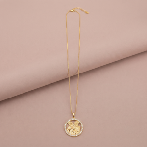 Colar medalha Sagrada Família com zircônias banho ouro 18k hipoalergênico para mulheres