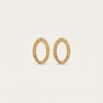 Brinco oval vazado com banho ouro 18k, semijoia feminina hipoalergênica de design elegante.