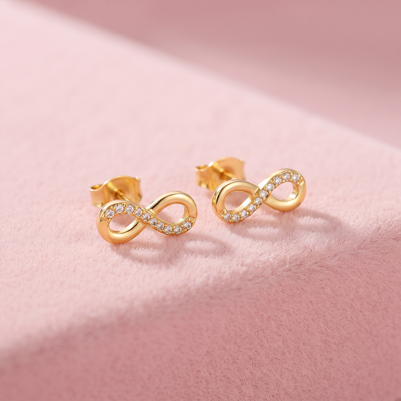 Brinco Infinito com Zircônias Ouro 18K P Brinco infinito com zircônias banho ouro 18k tamanho P hipoalergênico
