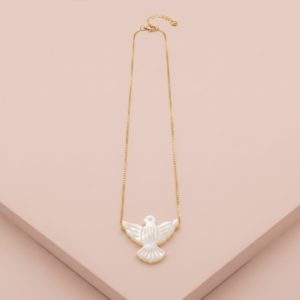 Colar Divino Espírito Santo em madrepérola banho ouro 18k hipoalergênico