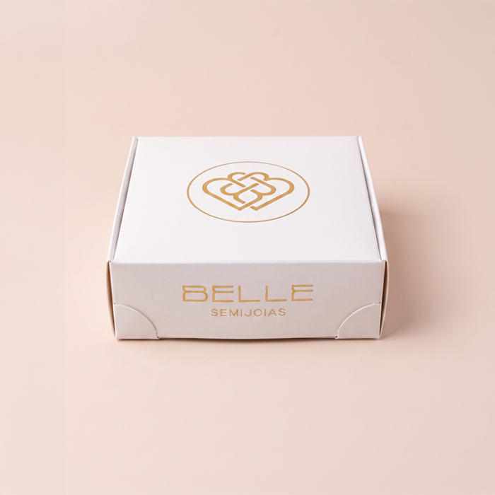 Embalagem para presente da Belle Semijoias, ideal para presentear com elegância